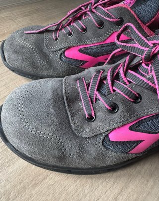 Scarpe U-Power antinfortunistiche.