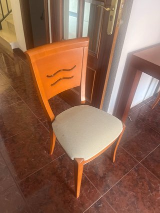 Mesa de comedor y 4 sillas