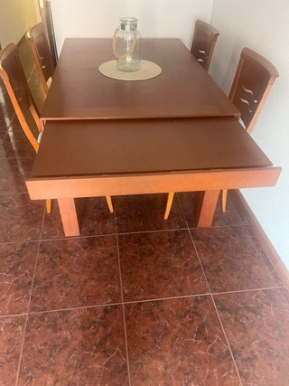 Mesa de comedor y 4 sillas