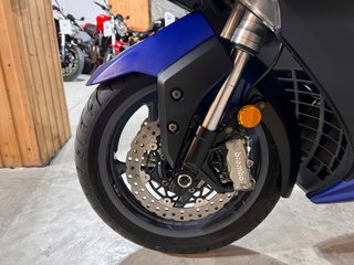 Kymco AK 550