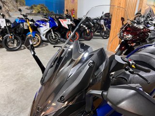 Kymco AK 550