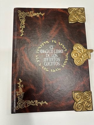 El mágico libro de los cuentos infinitos