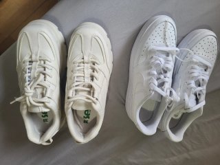 2 Pares Zapatillas Blancas Nike(41) y Bershka Beig