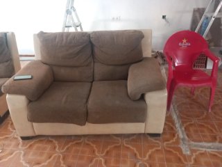 2 Sofás de tela. Uno de 2 y otro de 3 plazas beige