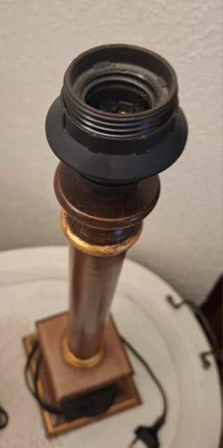2 Lampade da Tavolo in Legno Mai Usate