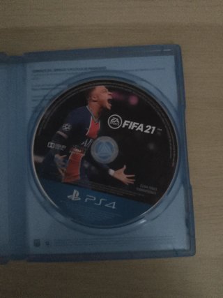 Play 4 con varios juegos