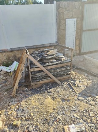 Resto di pietra ardesia per lavori