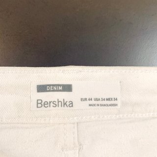 Bershka Pantalón Corto Vaquero Roto T.44