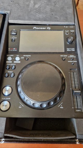 Pioneer DJ XDJ-700 + WALKASE