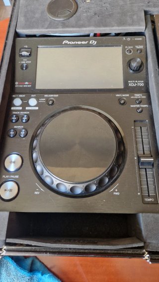 Pioneer DJ XDJ-700 + WALKASE