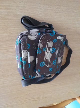 Bolso bandolera Reebok estampado, impermeable.
