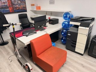 Mobili e attrezzature per ufficio