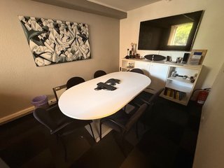 Mobili e attrezzature per ufficio