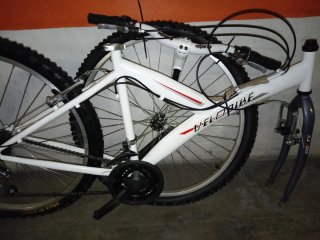 Bicicleta de montaña nueva en caja