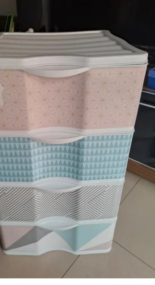 2 Cajoneras de plástico con diseño