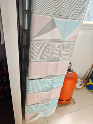 2 Cajoneras de plástico con diseño