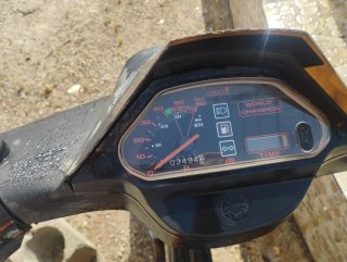 Derbi Variant Moped - Black/Yellow, con dos cascos