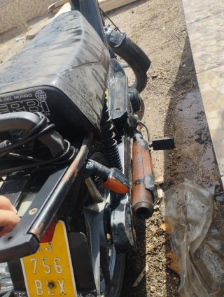 Derbi Variant Moped - Black/Yellow, con dos cascos
