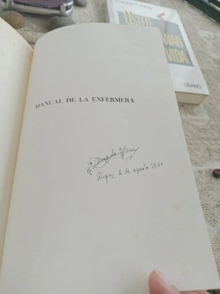 Libro antigua Manual de Enfermera