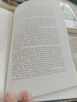 Libro antigua Manual de Enfermera