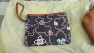 Bolso de mano y cartera con estampado floral
