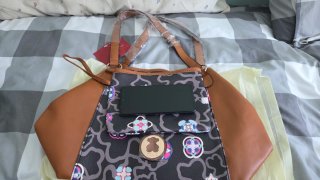 Bolso de mano y cartera con estampado floral