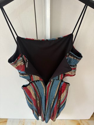 Vestido de lentejuelas con tirantes