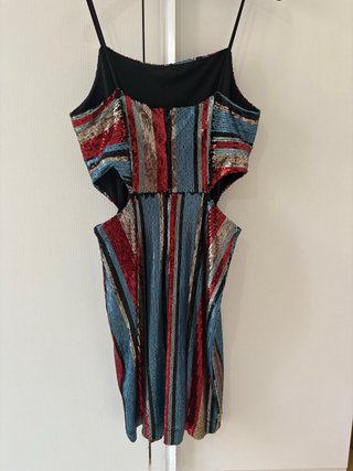 Vestido de lentejuelas con tirantes