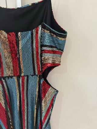 Vestido de lentejuelas con tirantes