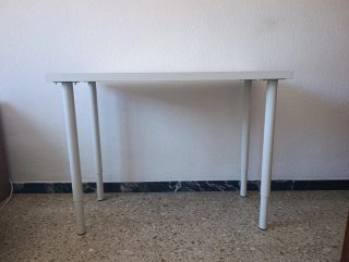 Mesa blanca patas metálicas