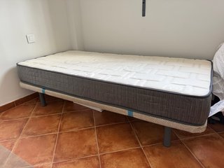 Colchón/Cama individual 90cm buen estado