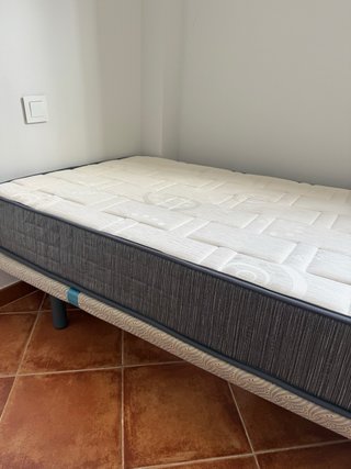 Colchón/Cama individual 90cm buen estado