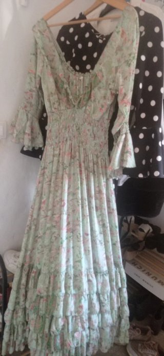 Bata rociera de flores ,solo una puesta