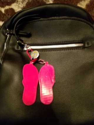 Mochila Bolso Negro con Llavero Flip Flop
