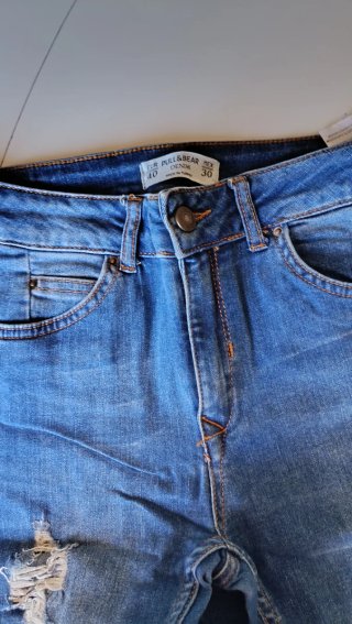 Vaqueros Pull&Bear pitillo rotos Talla 40