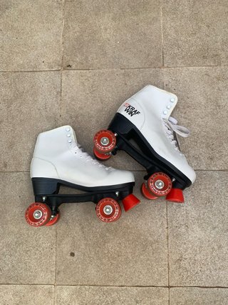 Patines de patinaje blancos