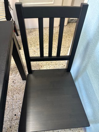 Mesa de comedor negra con 4 sillas