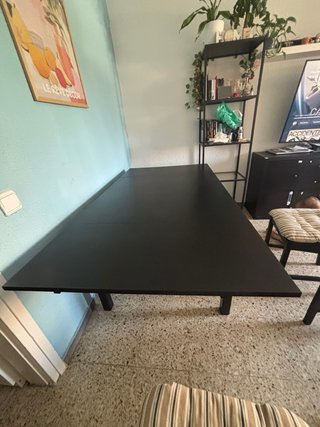 Mesa de comedor negra con 4 sillas