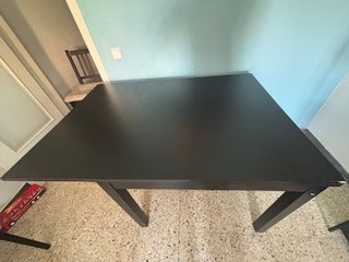 Mesa de comedor negra con 4 sillas