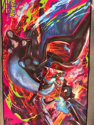 Deckbox y Tapete Charizard UPC Pokémon