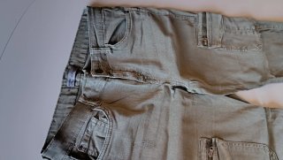 Vaqueros cargo Bershka kaki talla 40