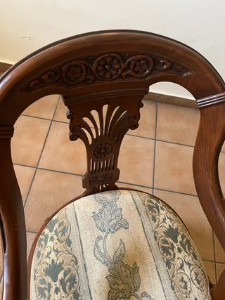 Sillón de madera vintage tapizado