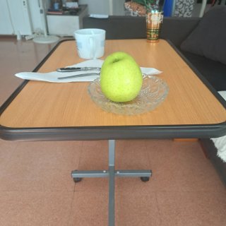 Mesa auxiliar geriatría madera y metal