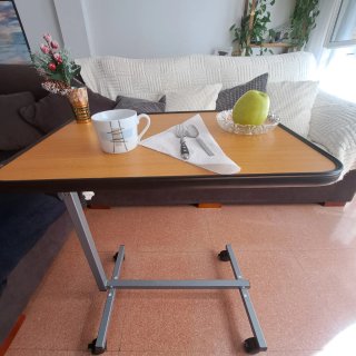 Mesa auxiliar geriatría madera y metal