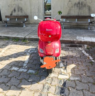 Vespa GTS 250ie Roja