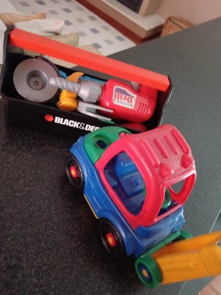 Caja de herramientas de juguete Black+Decker