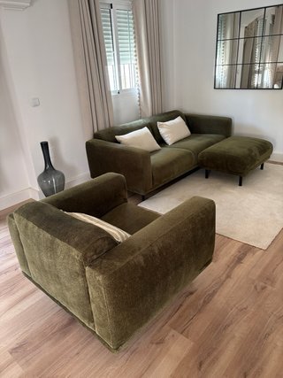 Sofá, sillón y otomana verde