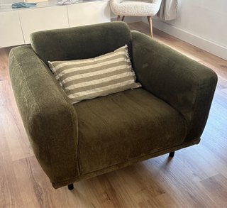 Sofá, sillón y otomana verde