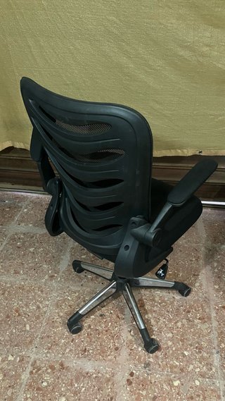 Silla de oficina ergonómica negra