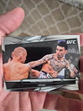 Max Holloway UFC Topps Chrome Card
